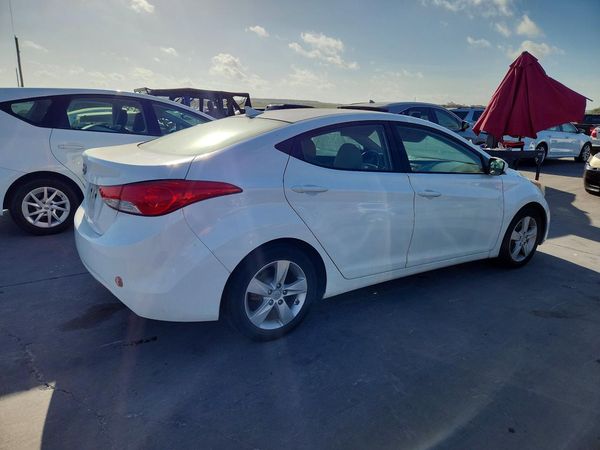 2013 HYUNDAI ELANTRA