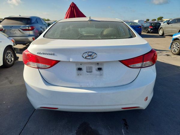 2013 HYUNDAI ELANTRA