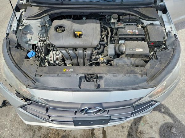 2019 HYUNDAI ELANTRA — Engine bay