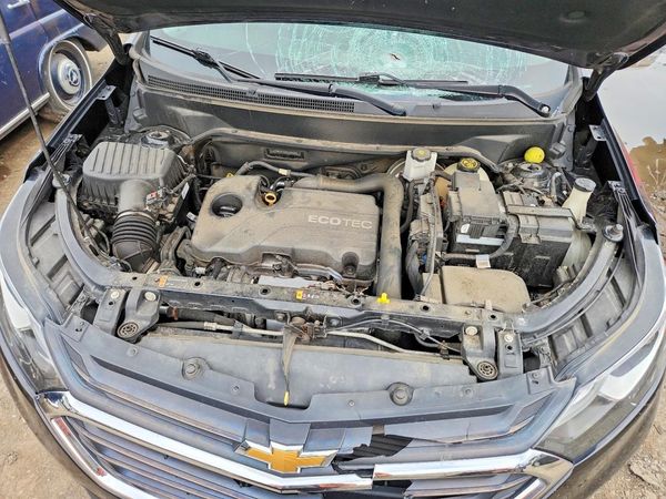 2018 CHEVROLET EQUINOX LT (1LT) — Engine bay