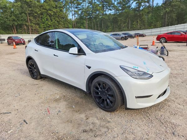 2021 TESLA MODEL Y — Passenger 3/4