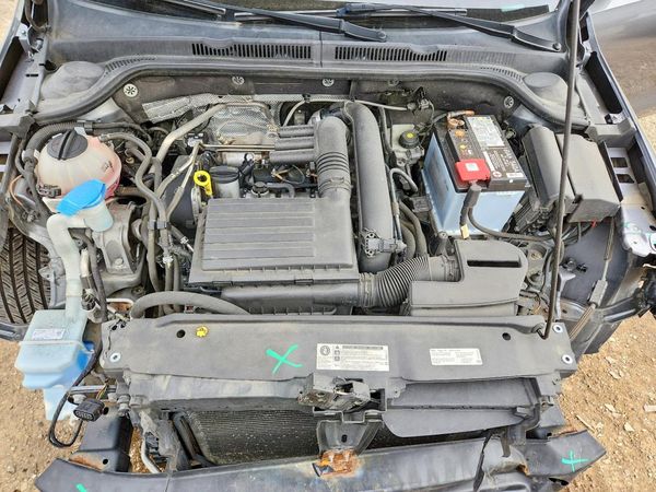 2017 VOLKSWAGEN JETTA SE — Engine bay