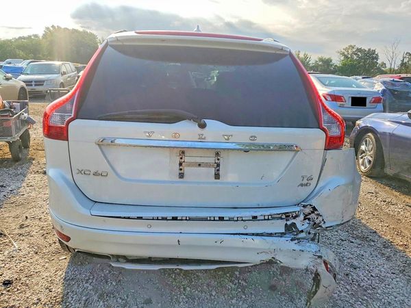 2015 VOLVO XC60 3.2 — DIRR
