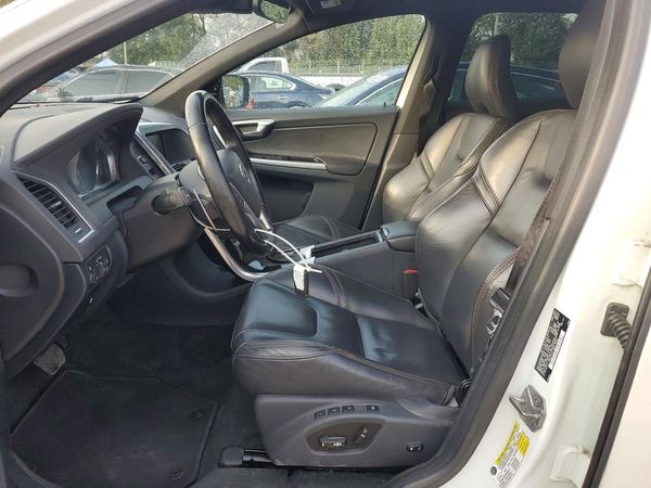 2015 VOLVO XC60 3.2 — DENT