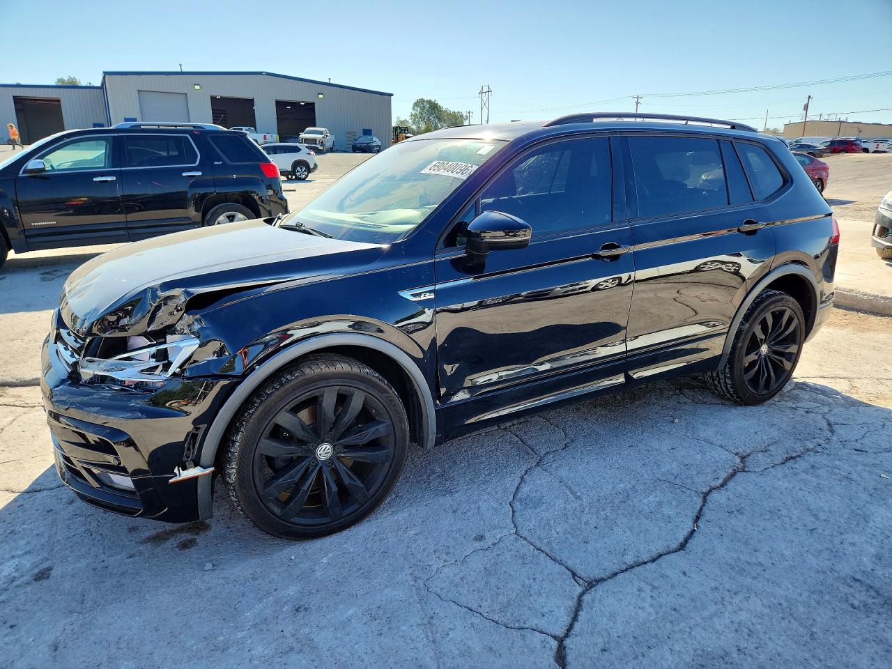 2020 VOLKSWAGEN TIGUAN — Front 3/4