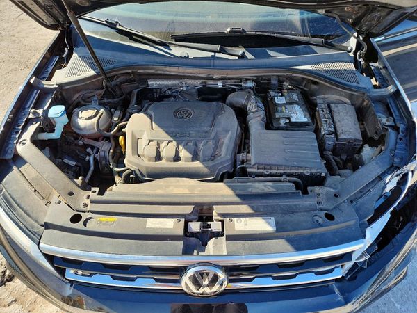 2020 VOLKSWAGEN TIGUAN — Engine bay