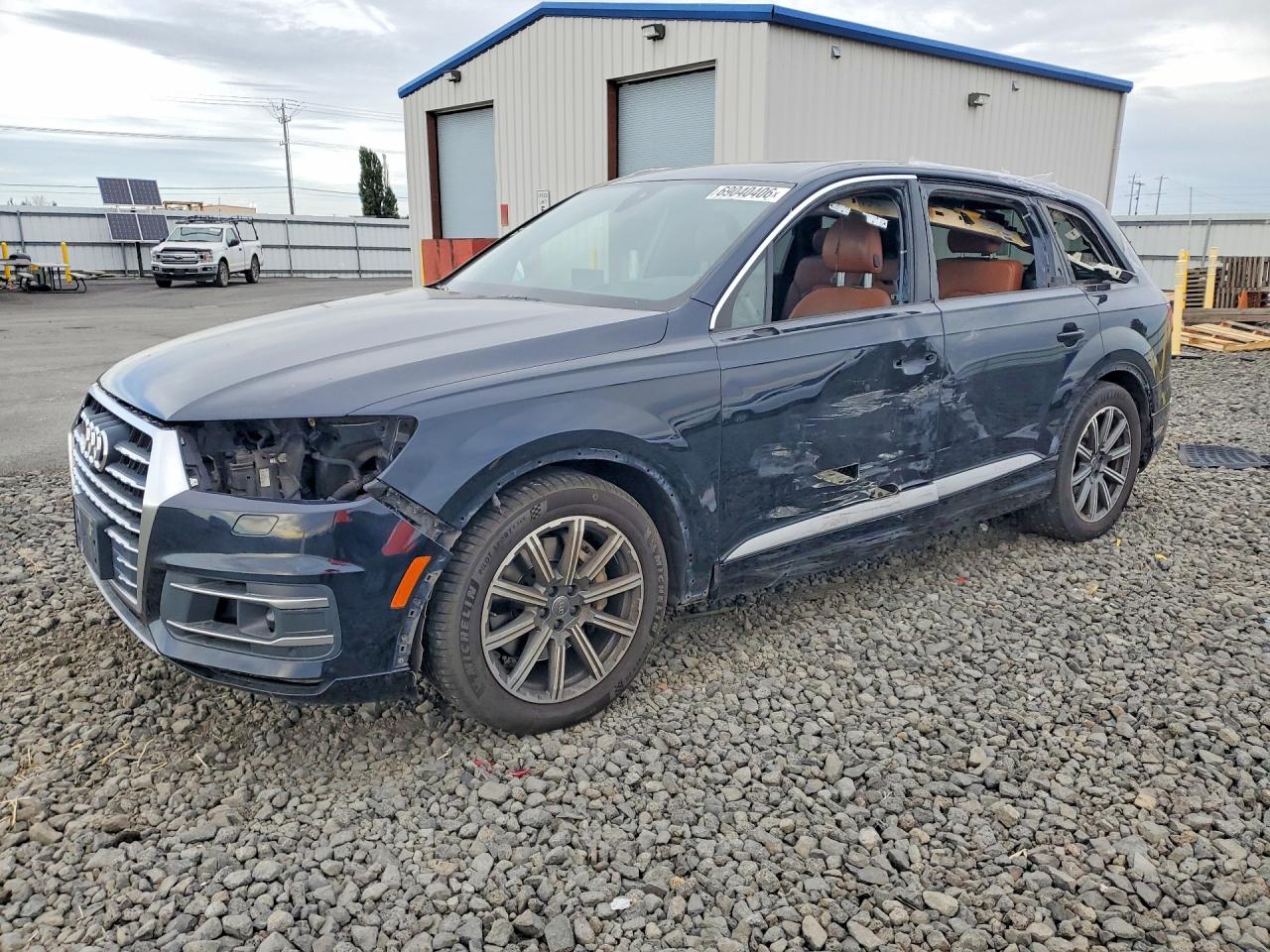 2017 AUDI Q7 quattro Prestige — Front 3/4