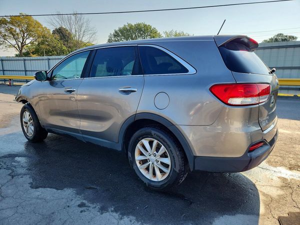 2017 KIA SORENTO L, LX