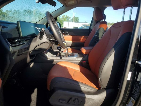 2026 KIA CARNIVAL — DENT