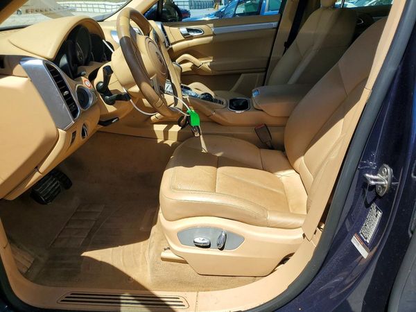 2014 PORSCHE CAYENNE