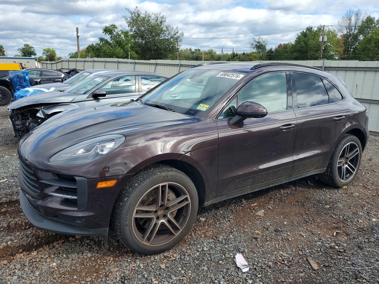 2021 PORSCHE MACAN S — Front 3/4