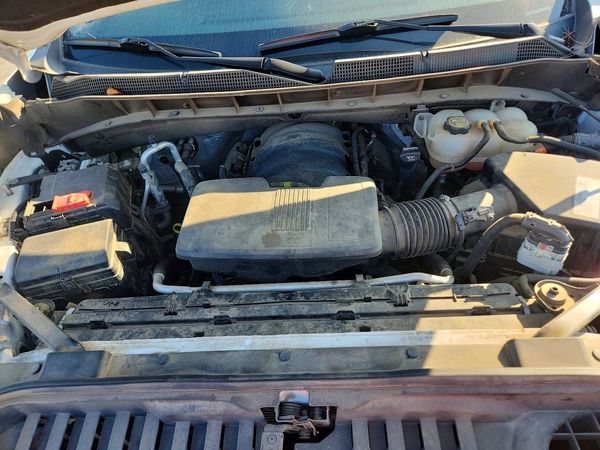 2021 CHEVROLET SILVERADO LT — Engine bay