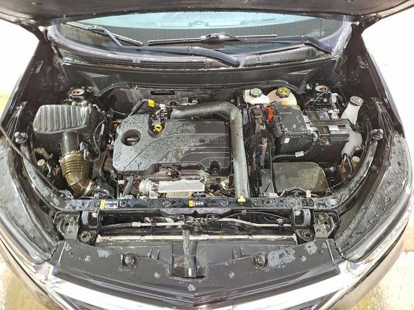 2024 CHEVROLET EQUINOX LT (1LT) — Engine bay