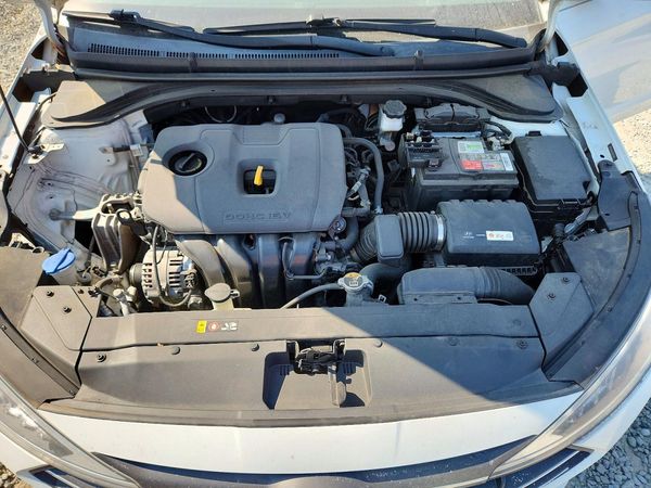 2019 HYUNDAI ELANTRA — Engine bay