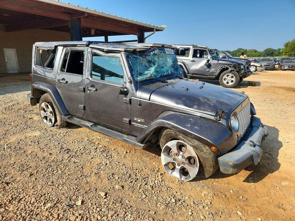 2017 JEEP WRANGLER Unlimited Sahara — Passenger 3/4