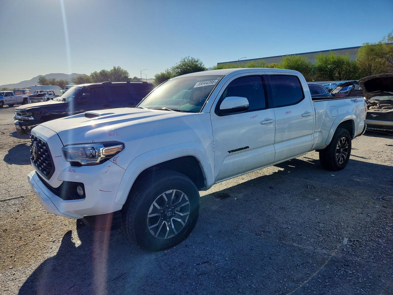 2022 TOYOTA TACOMA SR5 — Front 3/4