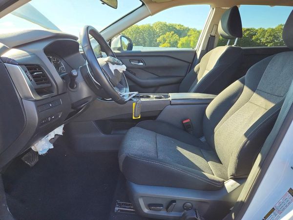 2025 NISSAN ROGUE SV — DENT
