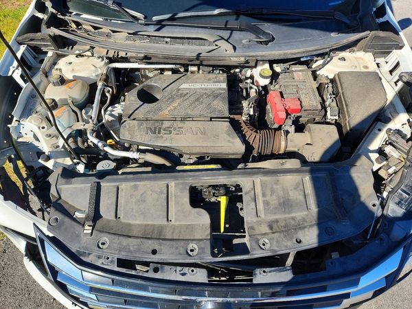 2025 NISSAN ROGUE SV — Engine bay