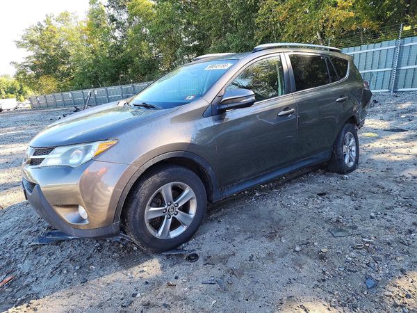 2015 TOYOTA RAV4 — Front 3/4