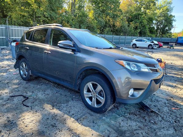2015 TOYOTA RAV4 — Passenger 3/4