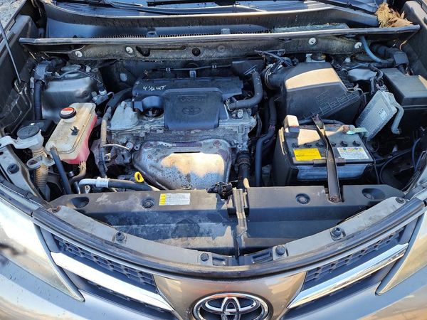 2015 TOYOTA RAV4 — Engine bay