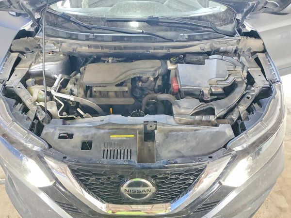 2021 NISSAN ROGUE SPORT — Engine bay
