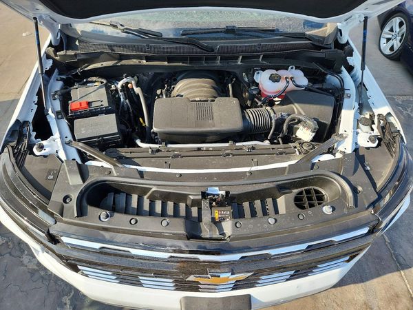 2026 CHEVROLET TAHOE High Country — Engine bay