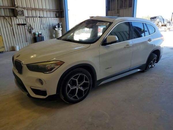 2016 BMW X1 — Front 3/4
