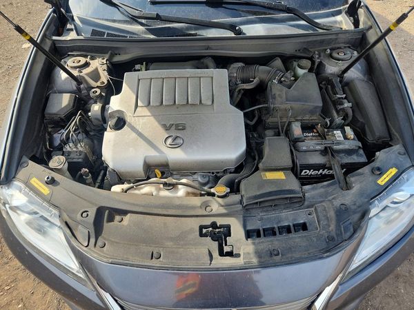 2014 LEXUS ES 350 — Engine bay
