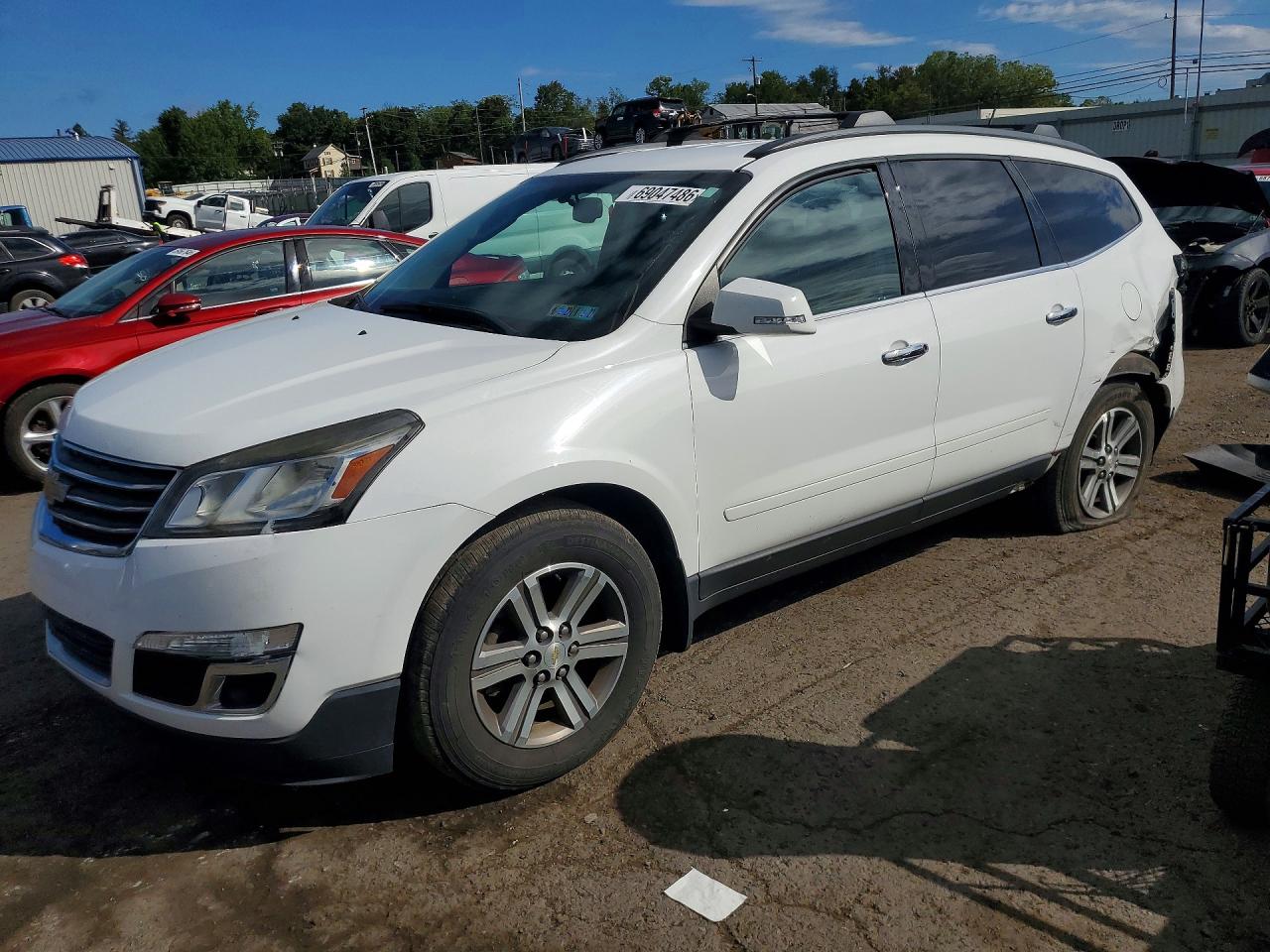 2017 CHEVROLET TRAVERSE 2LT — Front 3/4