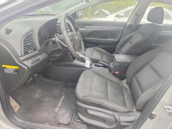 2017 HYUNDAI ELANTRA SE Base — DENT