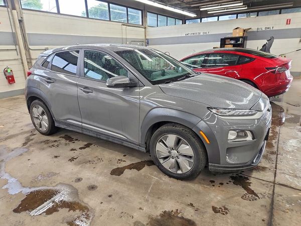 2021 HYUNDAI KONA Ultimate — Passenger 3/4