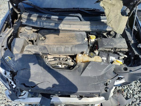2020 JEEP CHEROKEE — Engine bay