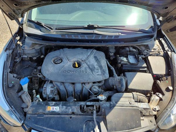 2014 HYUNDAI ELANTRA — Engine bay