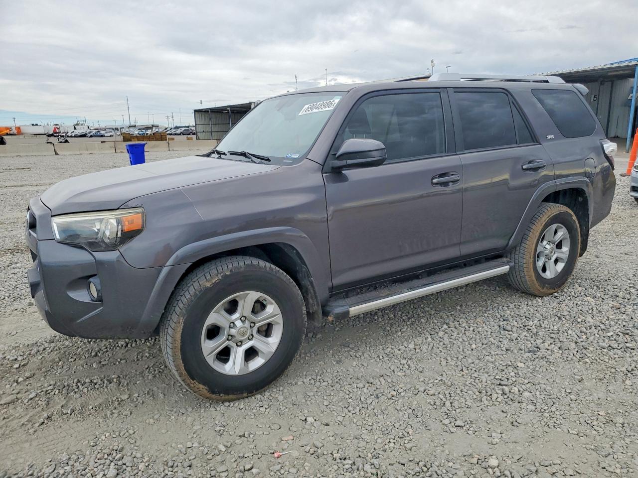 2014 TOYOTA 4RUNNER Base — Front 3/4