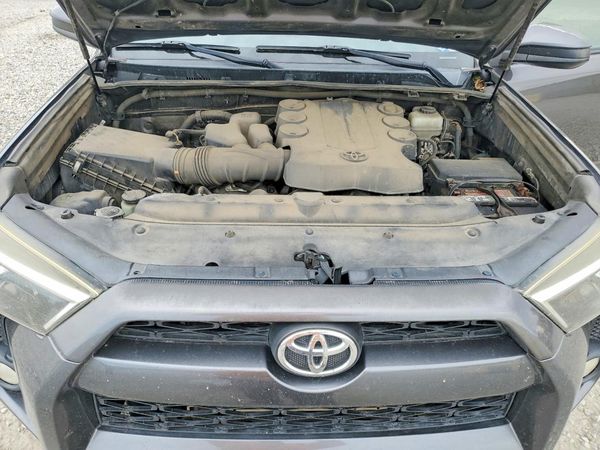 2014 TOYOTA 4RUNNER Base — Engine bay