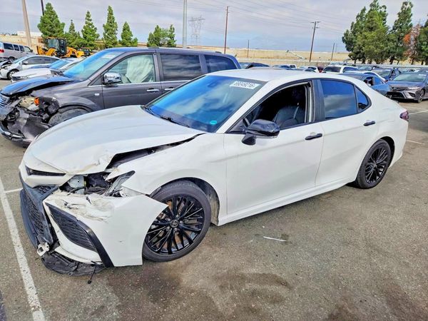 2022 TOYOTA CAMRY SOLA SE — Front 3/4
