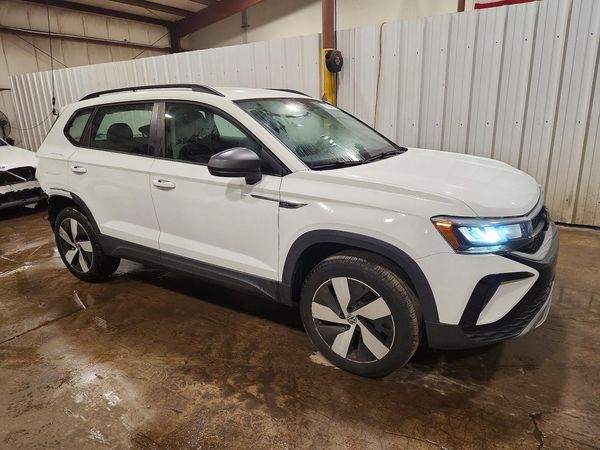 2024 VOLKSWAGEN TAOS — Passenger 3/4