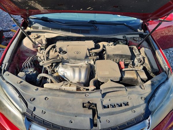 2016 TOYOTA CAMRY — Engine bay
