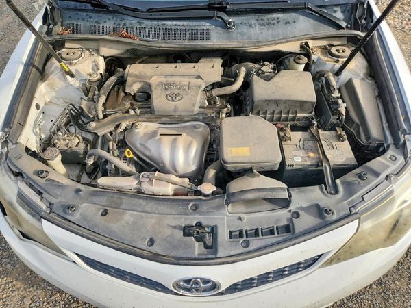 2012 TOYOTA CAMRY — Engine bay