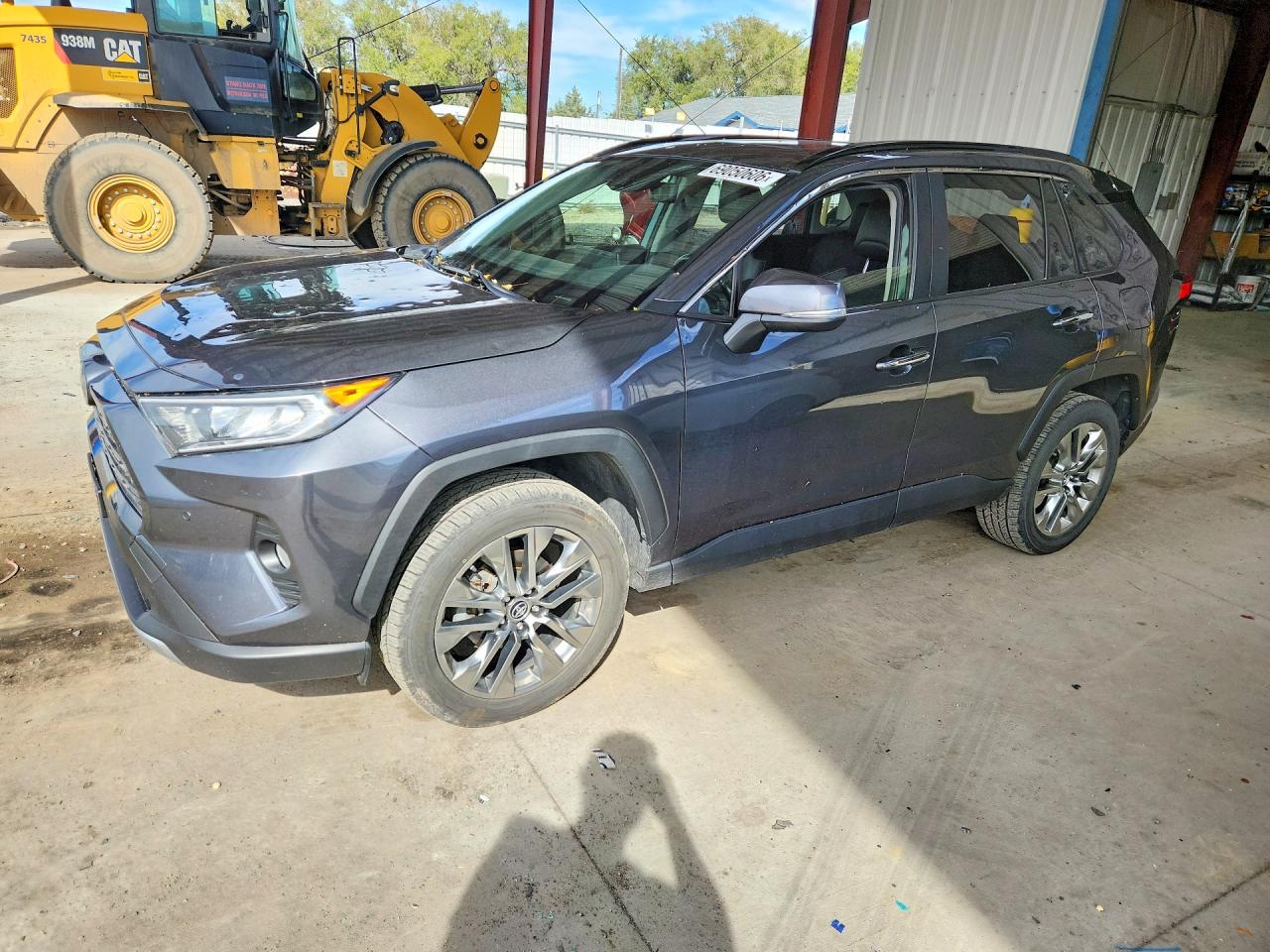 2019 TOYOTA RAV4 Limited — Front 3/4