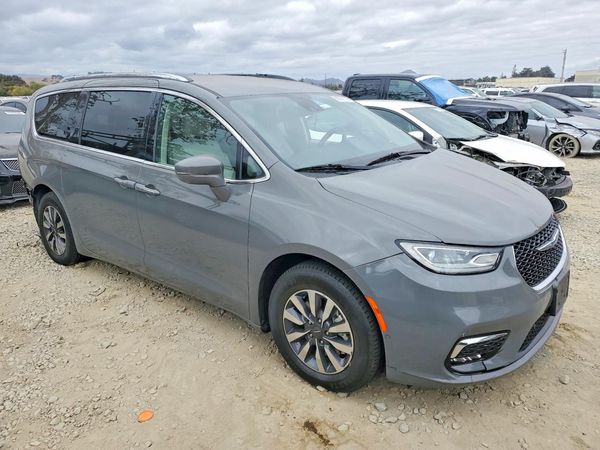2021 CHRYSLER PACIFICA — Passenger 3/4