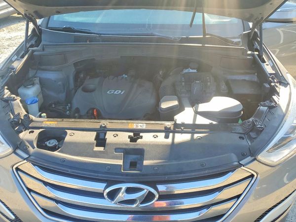 2014 HYUNDAI SANTA FE GLS — Engine bay