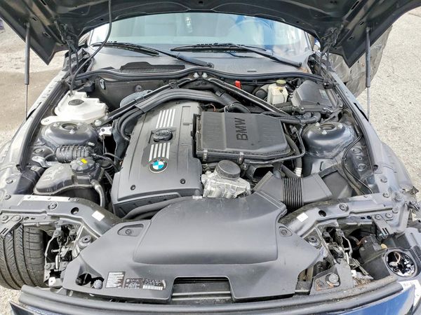 2013 BMW Z4 sDrive35i — Engine bay