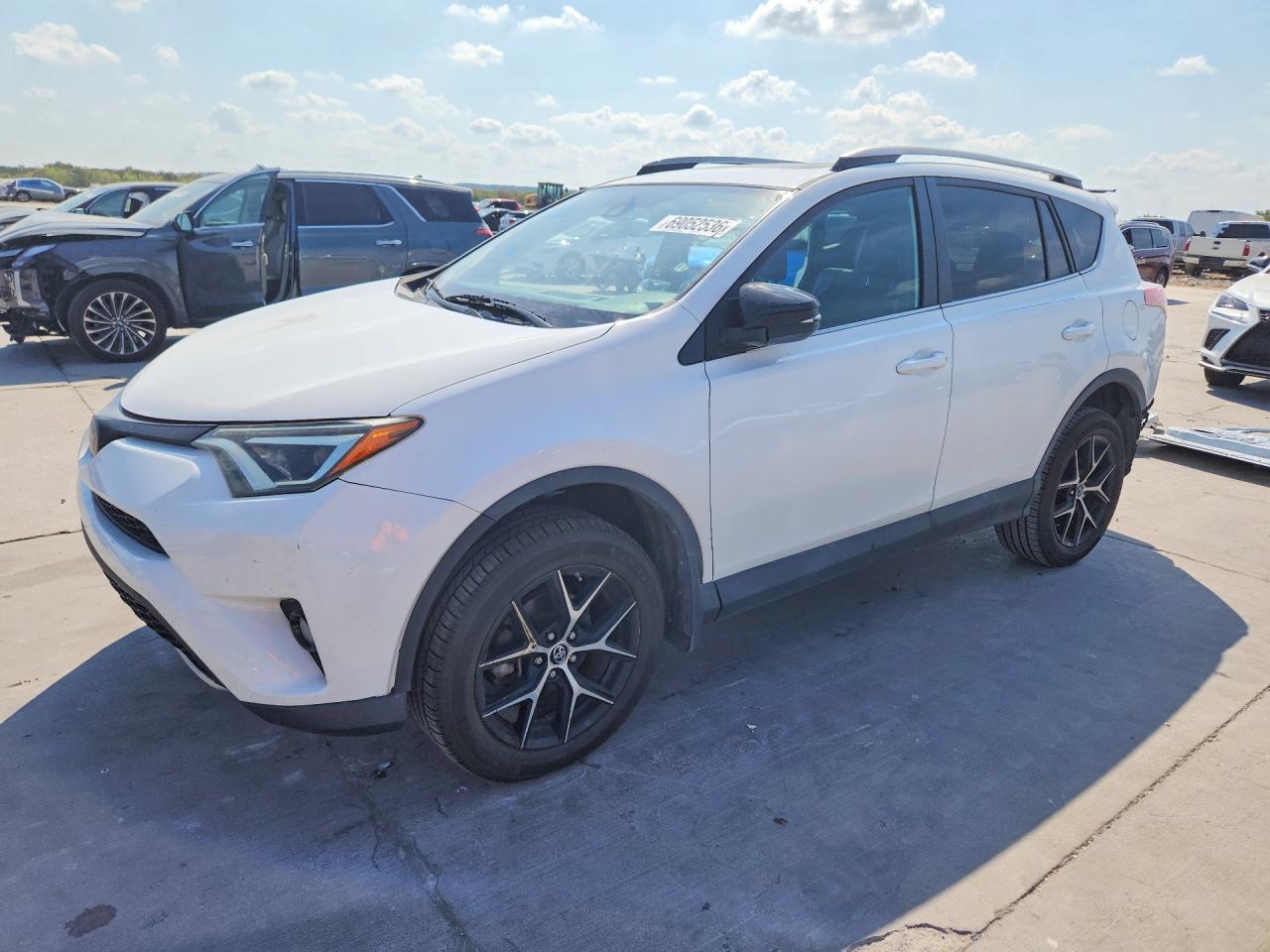 2017 TOYOTA RAV4 — Front 3/4