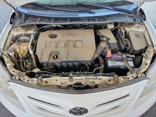 2013 TOYOTA COROLLA — Engine bay