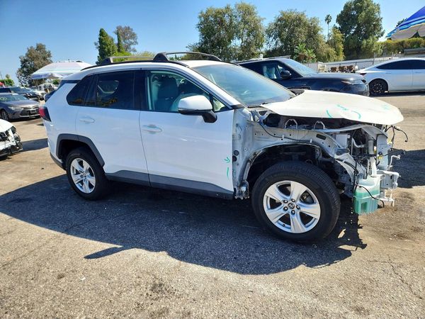 2020 TOYOTA RAV4 — Passenger 3/4