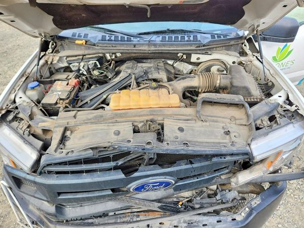 2018 FORD F150 — Engine bay