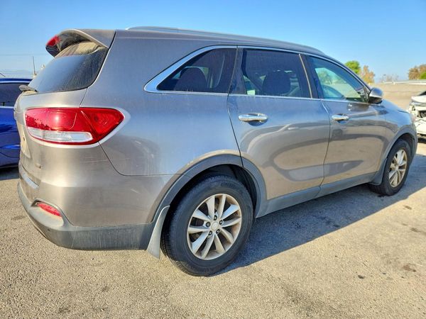 2016 KIA SORENTO L / LX
