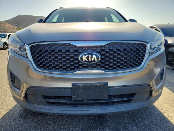 2016 KIA SORENTO L / LX
